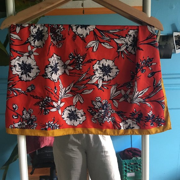 Flower Print Satin Bandana - Picture 4 of 4